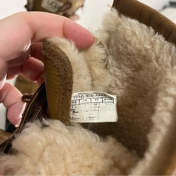 UGG Women Adirondack II Brown Shearling Snow Boots size 7.5 Waterproof Vibram - Picture 11 of 11